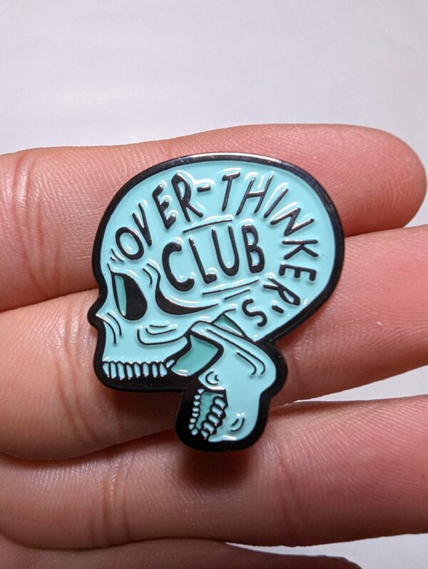 Pin calavera over-thinker club