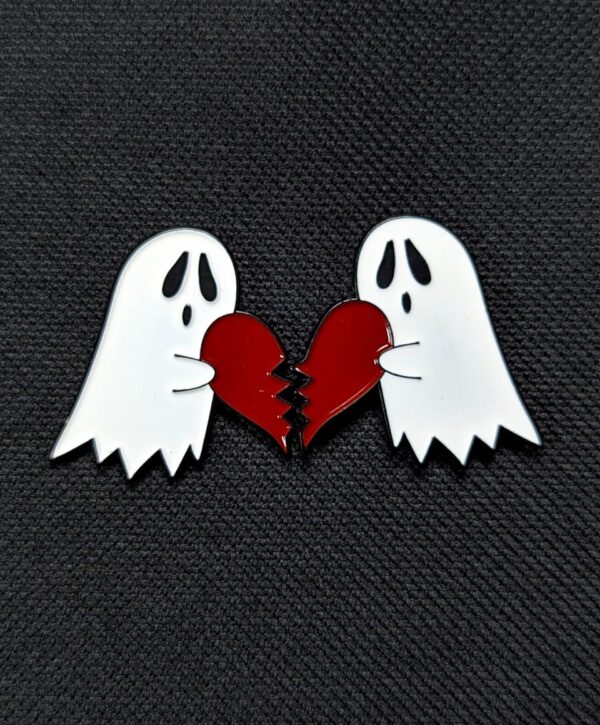 Pin Pareja de Fantasmas con Corazon