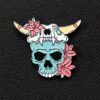 Pin calavera cuernos
