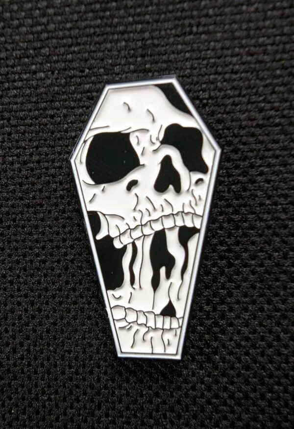 Pin calavera tumba