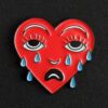 Pin corazon rojo llorando
