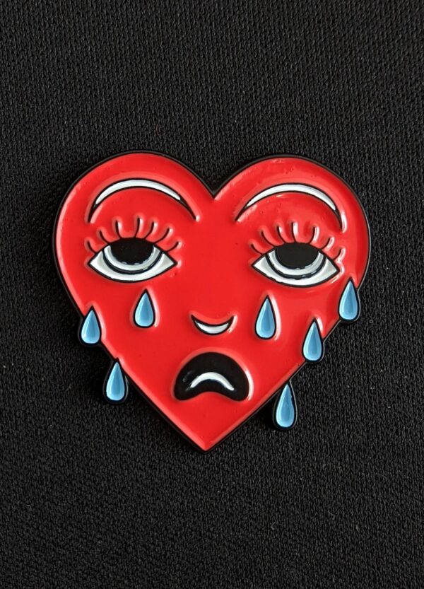 Pin corazon rojo llorando