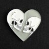 Pin corazon calaveras
