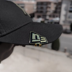 gorra new era con Clip para gorra new era dorado