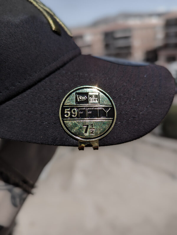 Clip para gorra pegatina new era