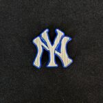 Pin para gorra New York Yankees azul