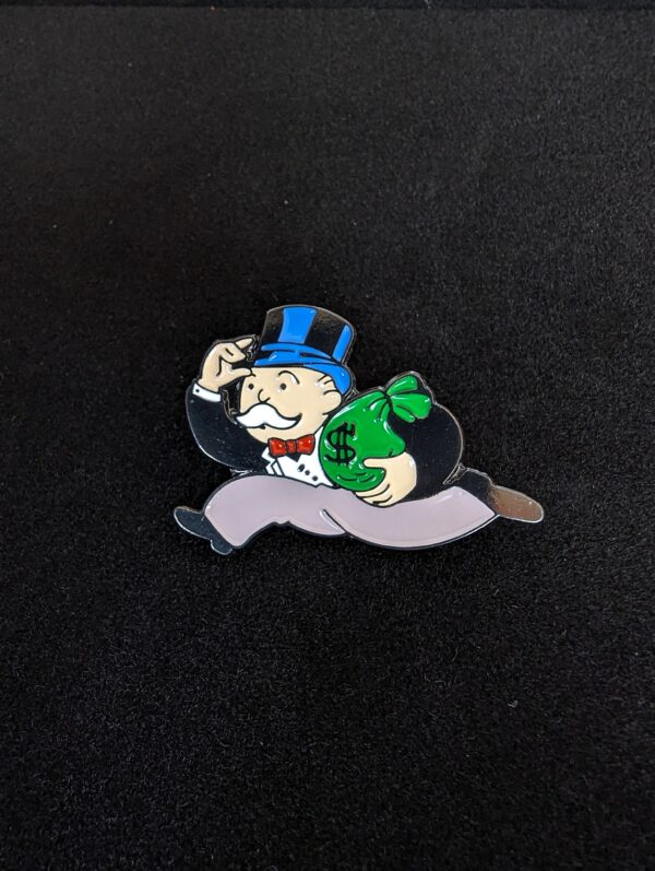 pin para gorra new era Monopoly