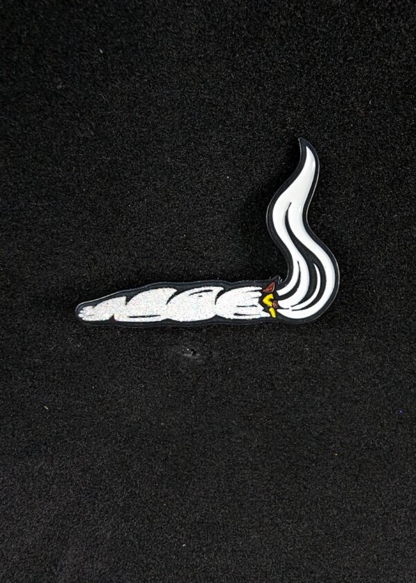 Pin para gorra "Cigarro" brillante