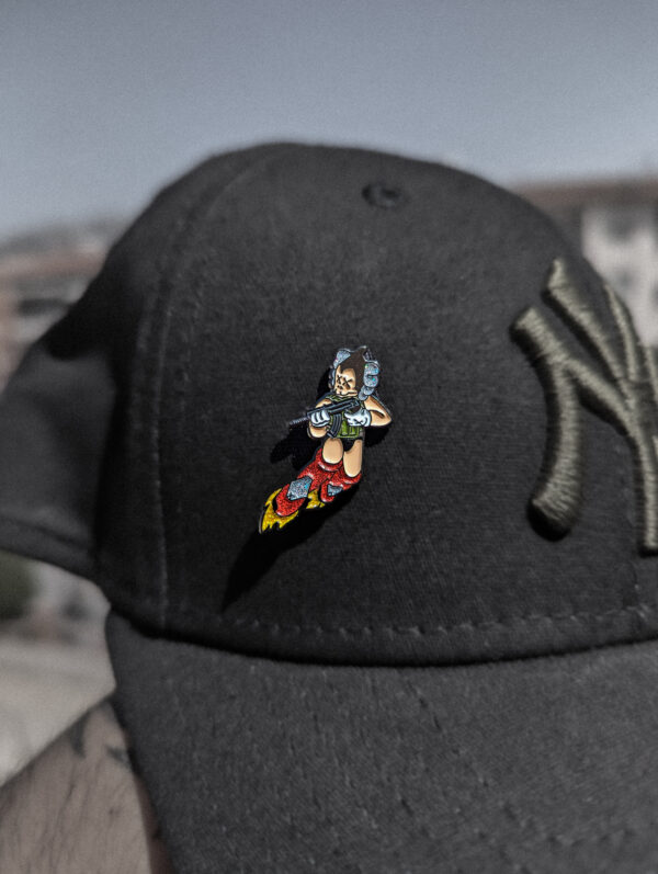 Pin kaws volador