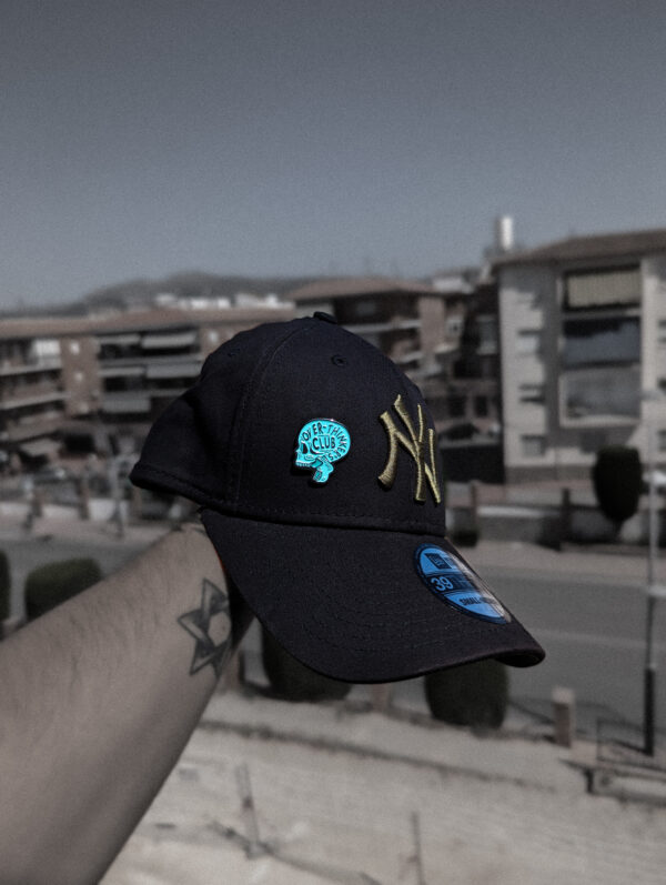 Pin Calavera Turquesa Over Thinkers Club