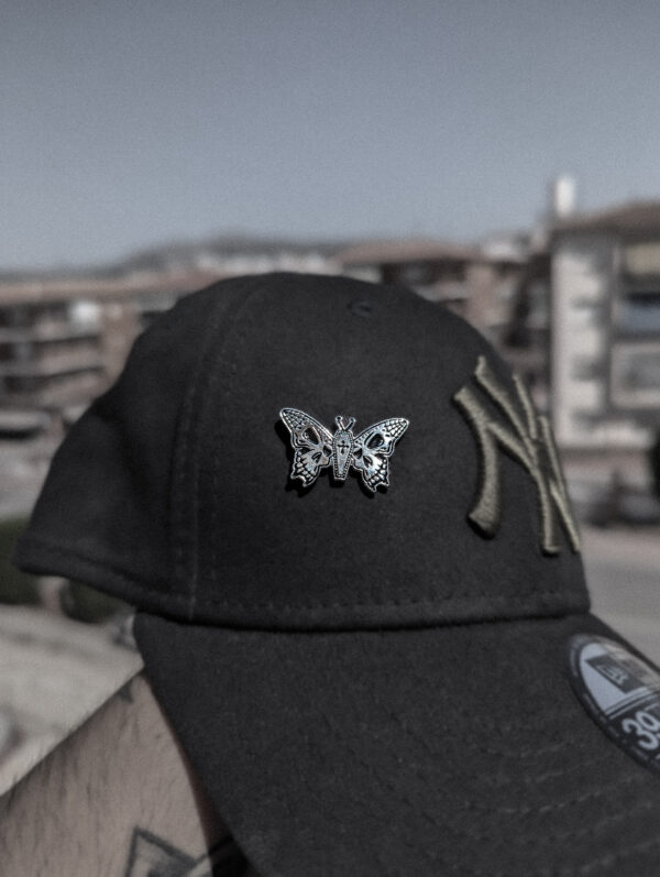 Pin Mariposa Calaveras y Tumba