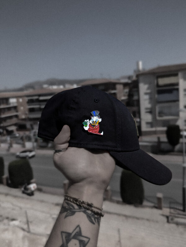 Pin Pato Donald con Dinero Brillante