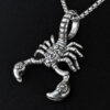 colgante para hombre de escorpion de acero inoxidable estilo punk tattoo con fondo negro