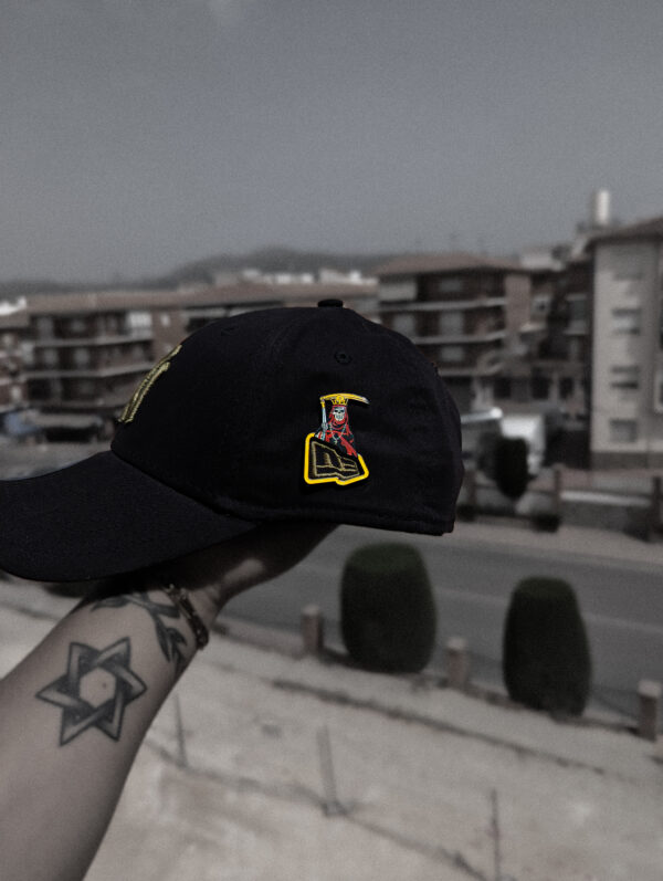 Pin para gorra new era calavera guadaña