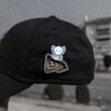 Pin para gorra new era kaws belico