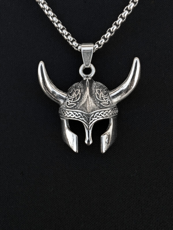 Colgante para hombre de un casco vikingo de acero inoxidable color plata