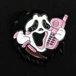 Pin Scream Cute con telefono