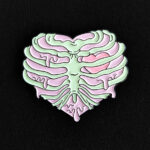 Pin Corazon Esqueleto Rosa