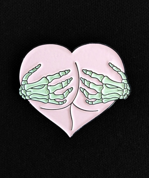 Pin Corazon y Esqueleto