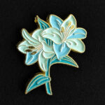 Pin Lirio Flor Celeste