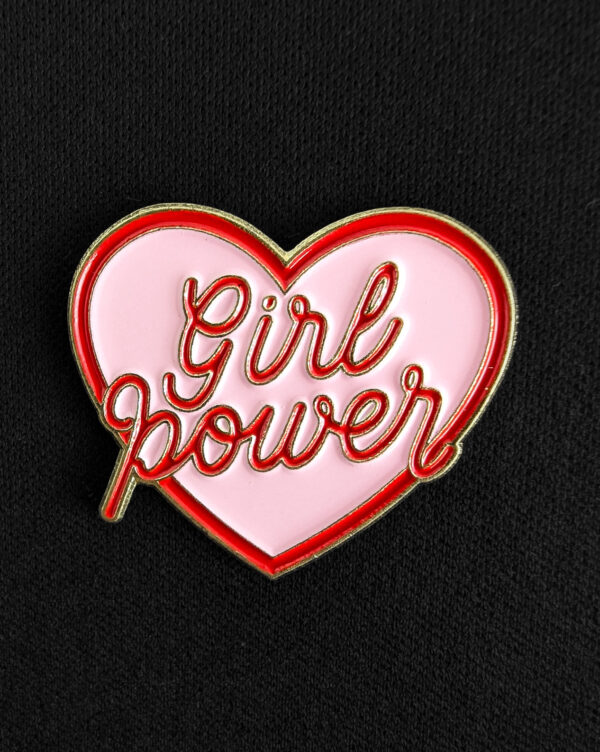 Pin Girl Power Corazon